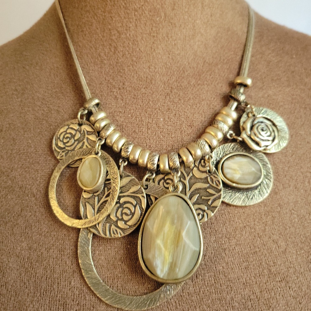 Gold Tone Rose Floral Faux Stone Statement Necklace 16 Inch Size OS Cottagecore